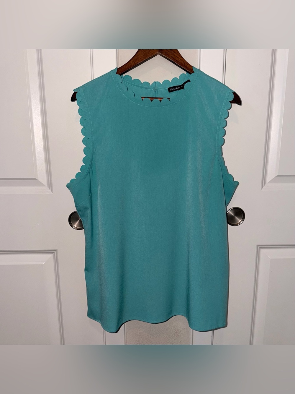 Preston & York Women’s Tahari Aqua Scallop-Edge Sleeveless Blouse Size XL